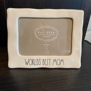 NWT Rae Dunn 5x7 “World’s Best Mom” Photo Frame